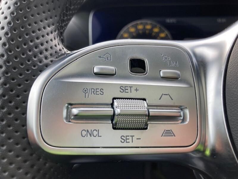 Mercedes-Benz E-Class • 2020 • 30,038 km 35