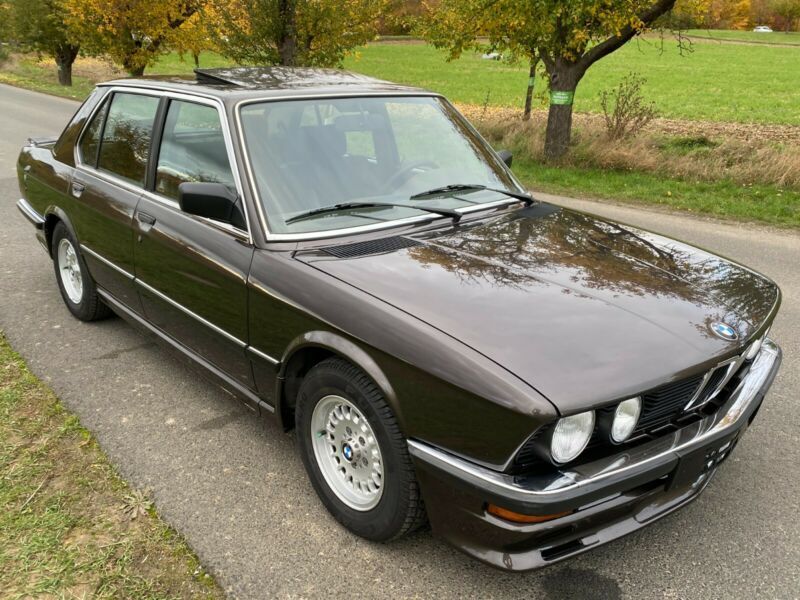 BMW 5 Series • 1986 • 116,470 km 3