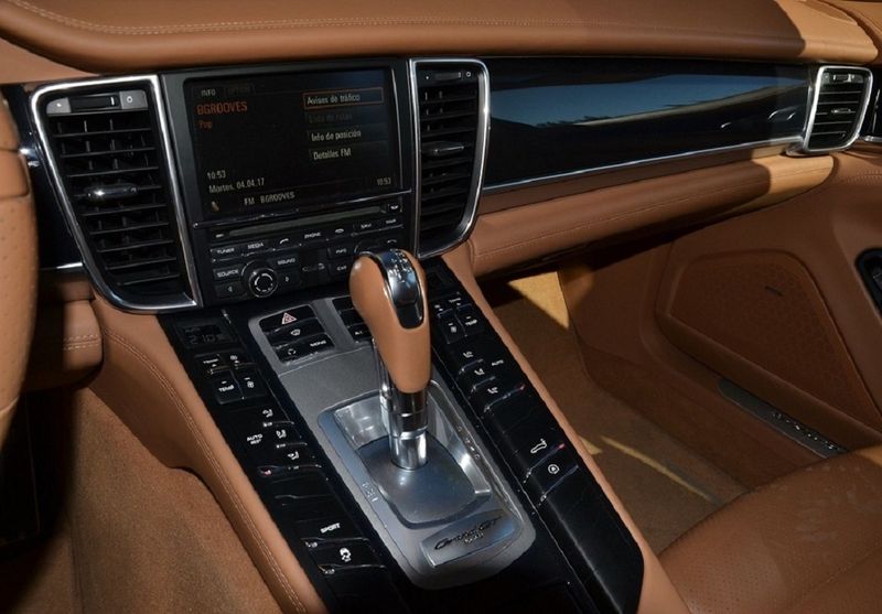 Porsche Panamera • 2011 • 194,500 km 10