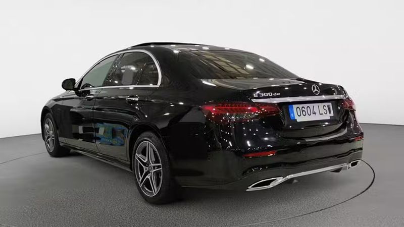 Mercedes-Benz E-Class • 2021 • 57,135 km 3