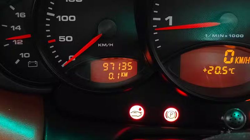 Porsche 911 Carrera Cabrio • 1999 • 97,135 km 10