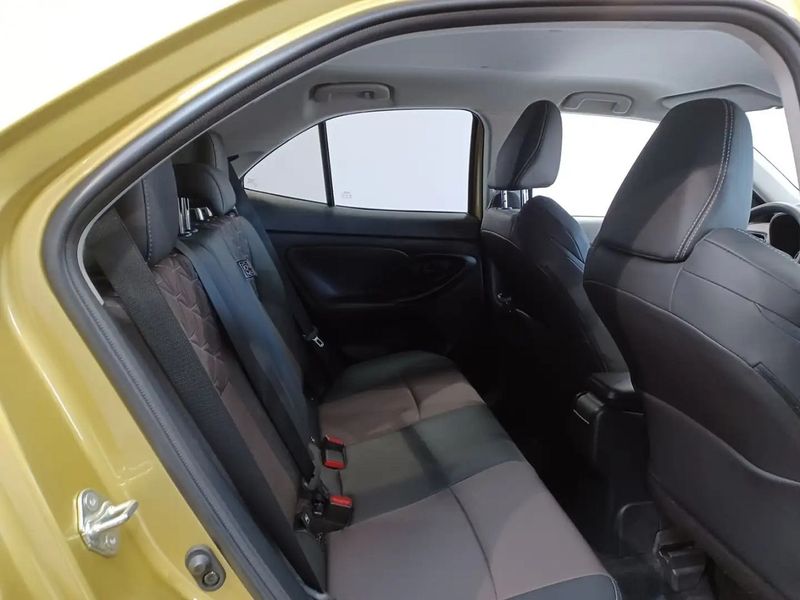 Toyota Yaris • 2023 • 5,500 km 7