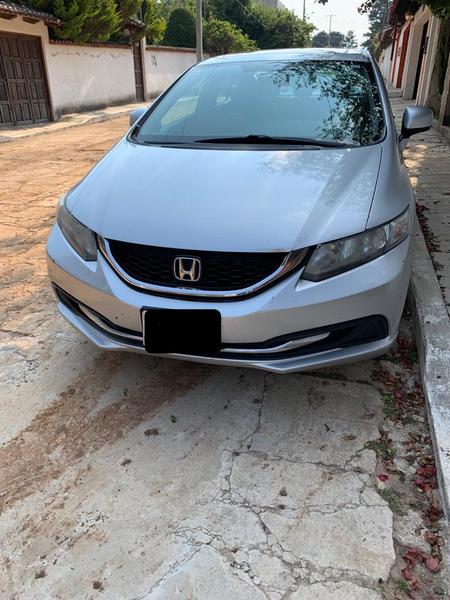 Honda Civic • 2013 • 109,000 km 6