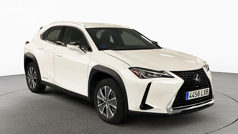 Lexus UX • 2022 • 9,000 km 2