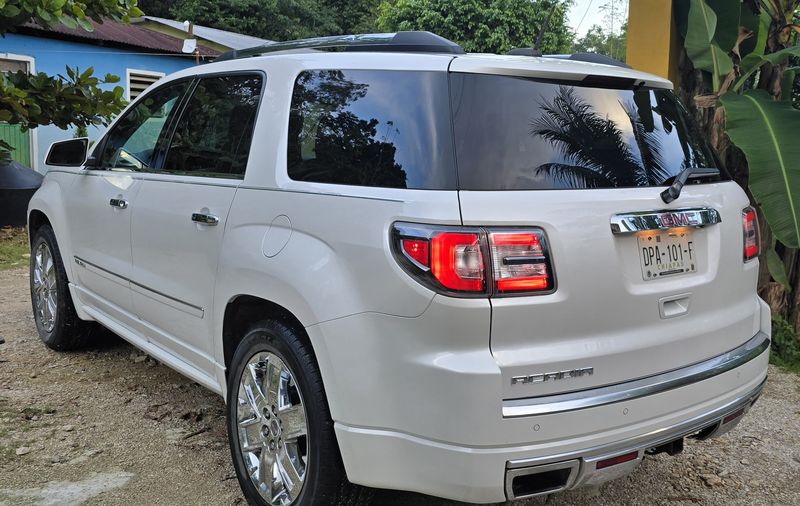 GMC Acadia • 2016 • 107,000 km 5