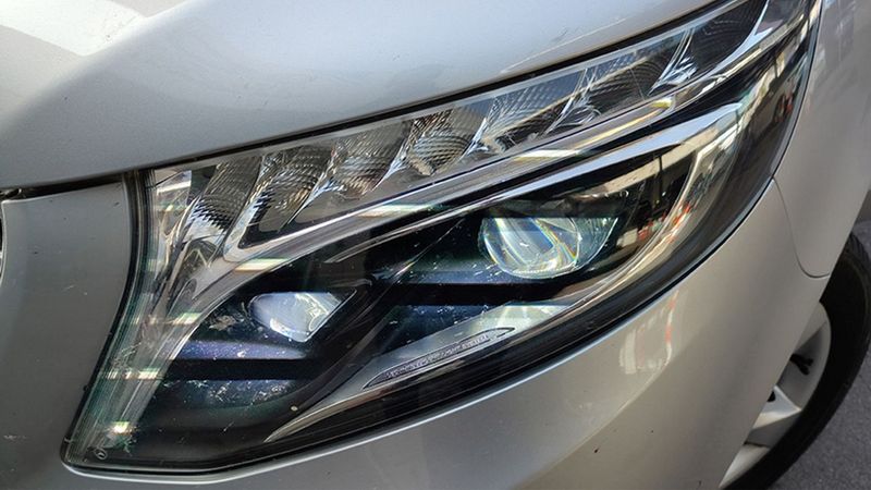 Mercedes-Benz 210 Van • 2018 • 115,422 km 10