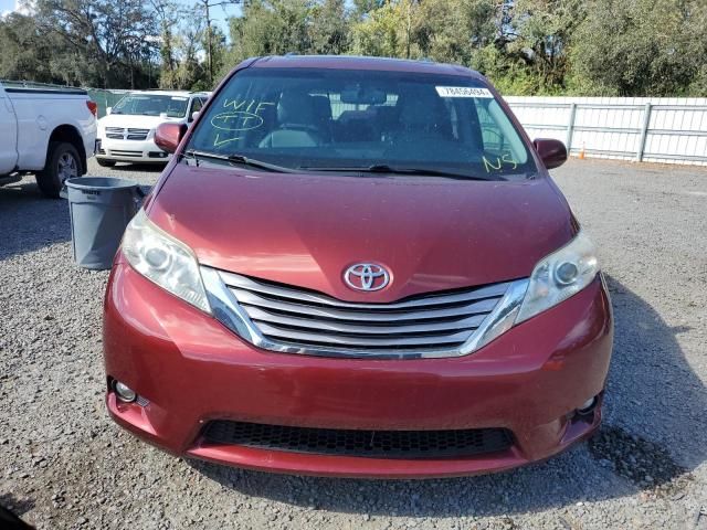 Toyota Sienna • 2017 • 10,000 mi 1