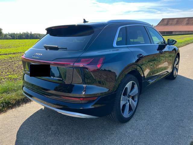 Audi e-tron • 2019 • 33,100 km 3