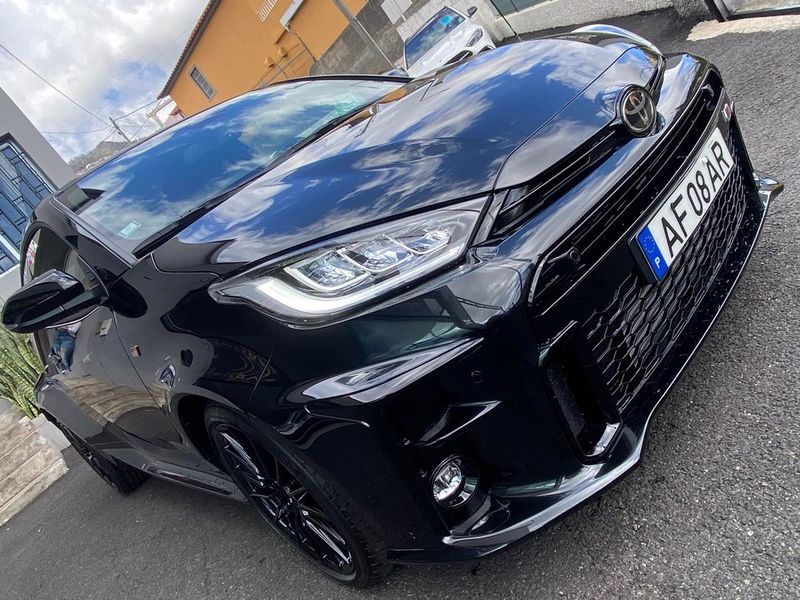 Toyota Yaris • 2009 • 90,000 km 3