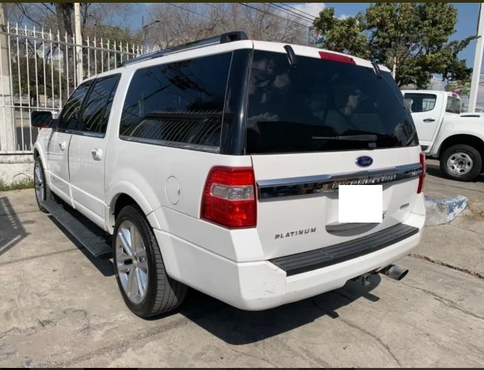 Ford Expedition • 2017 • 110,000 km 2