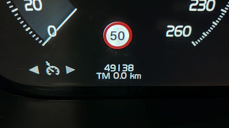 Volvo XC60 • 2020 • 49,138 km 9