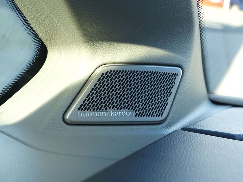 Volkswagen Multivan • 2022 • 33,980 km 6