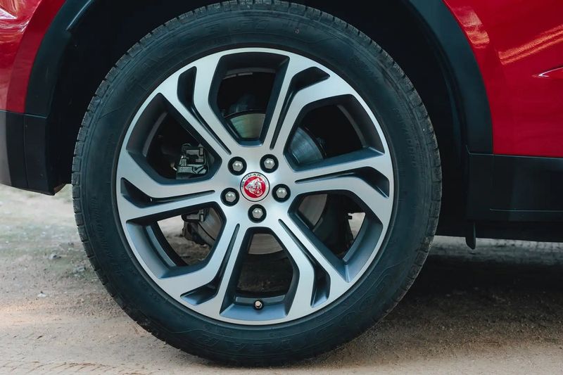 Jaguar E-PACE • 2019 • 72,600 km 14