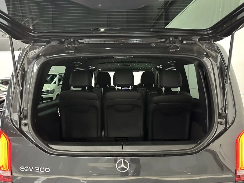 Mercedes-Benz 210 Van • 2021 • 33,000 km 10