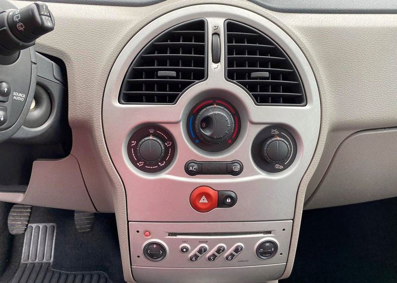 Renault Mégane • 2004 • 180,000 km 6