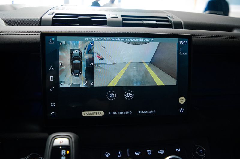 Land Rover Defender • 2024 • 900 km 5