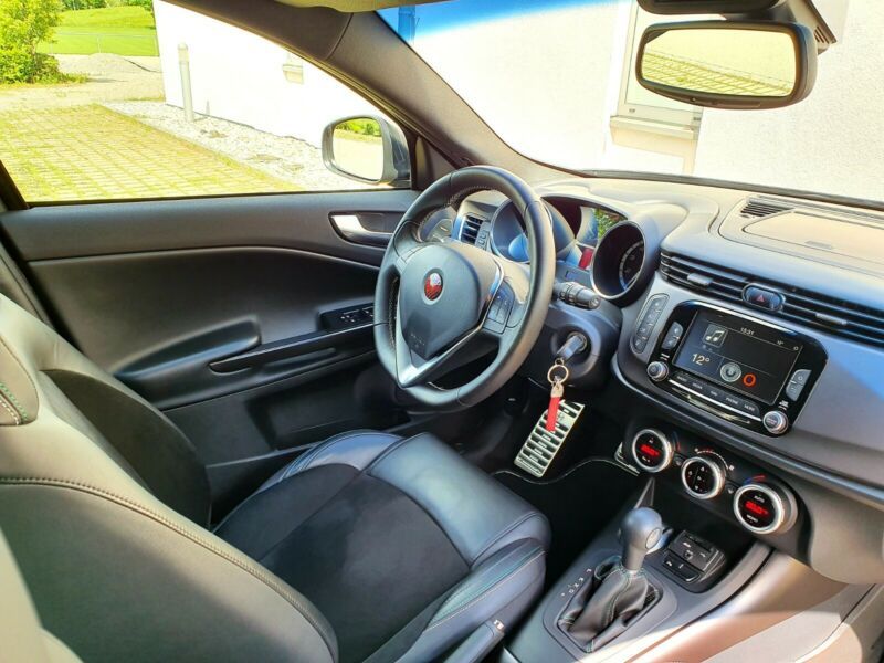 Alfa Romeo Giulietta • 2015 • 99,400 km 6