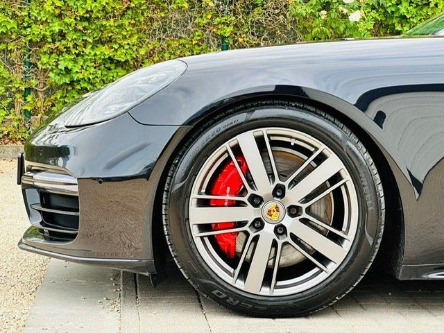 Porsche Panamera • 2018 • 221,000 km 4