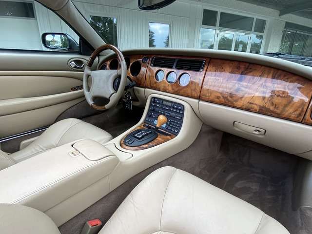 Jaguar XKR Convertible • 1998 • 122,174 km 8