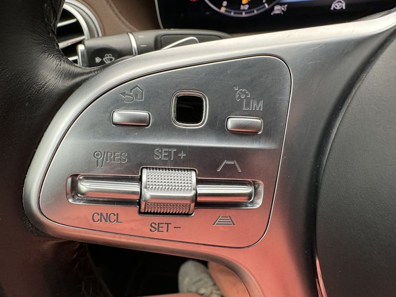 Mercedes-Benz S • 2018 • 147,000 km 4