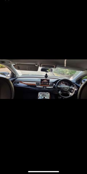 Audi A8 • 2011 • 170,590 km 10