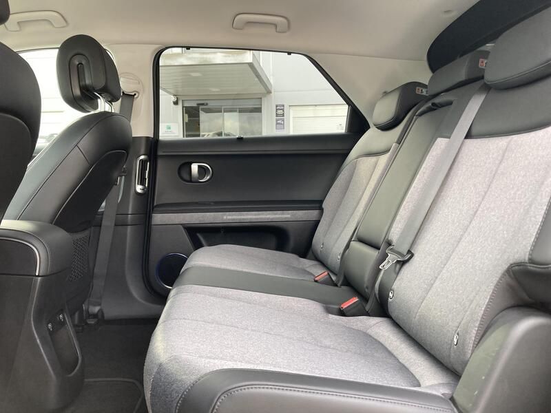 Hyundai Ioniq Electric • 2023 • 15,364 km 19