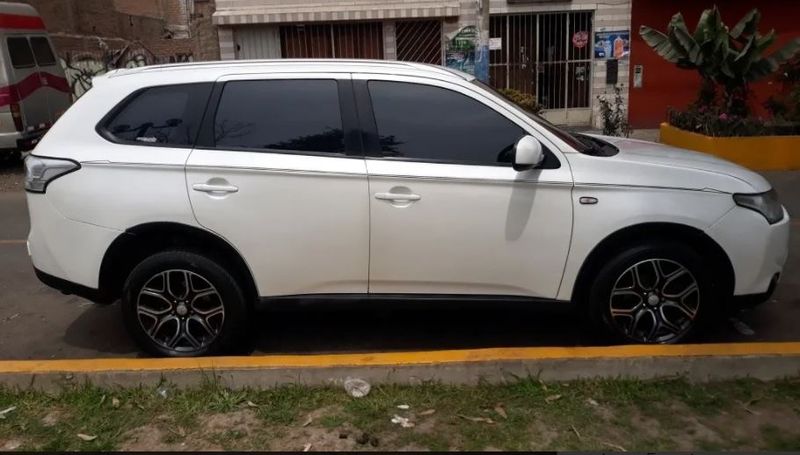 Mitsubishi Outlander • 2015 • 120,000 km 9