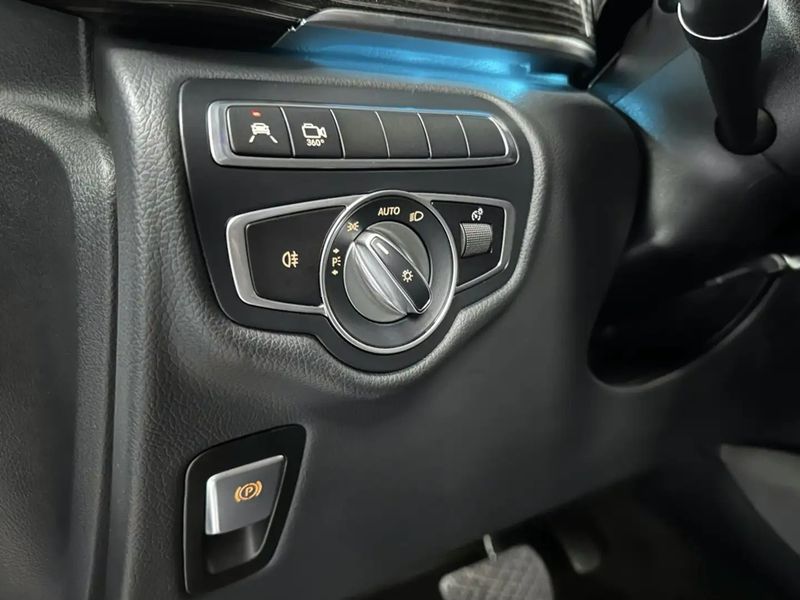 Mercedes-Benz E • 2021 • 33,000 km 5