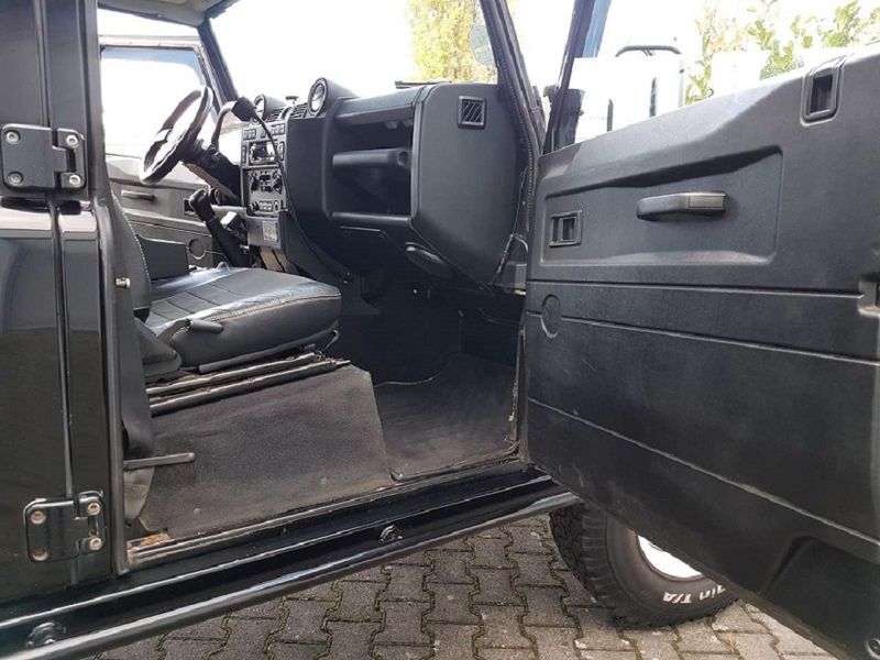 Land Rover Defender • 2007 • 209,000 km 8