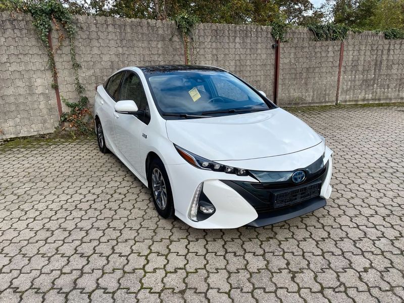 Toyota Prius • 2017 • 21,604 km 1