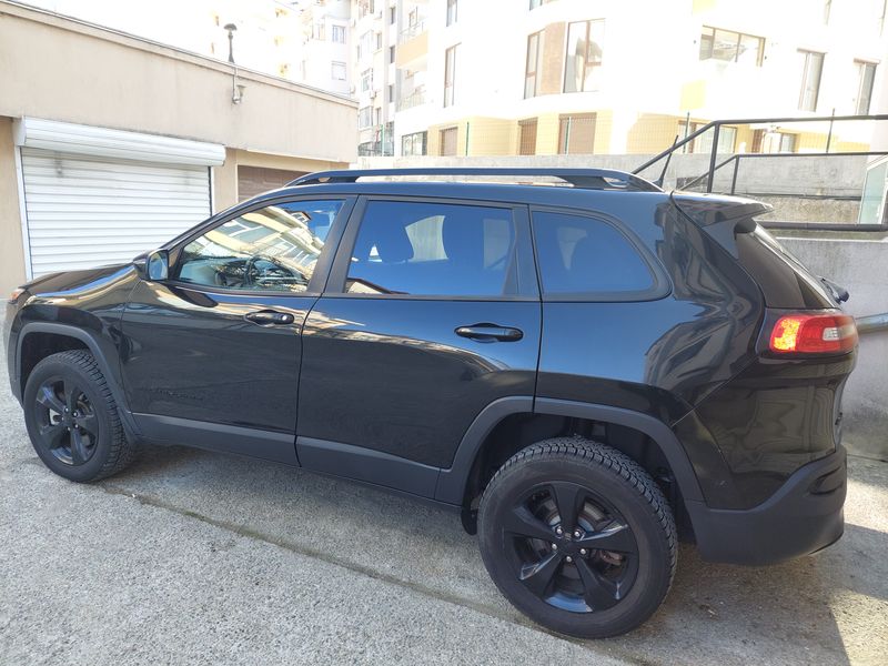 Jeep Cherokee • 2016 • 235,000 km 4