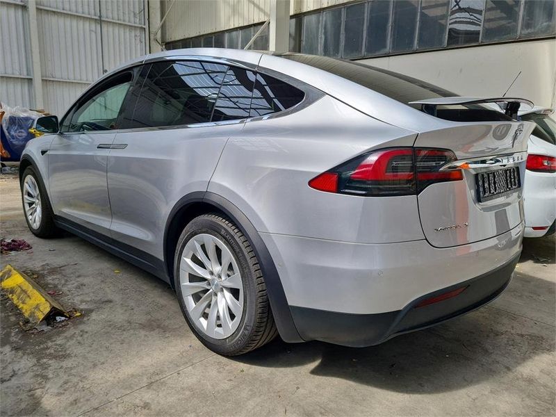 Tesla Model X • 2018 • 47,000 km 5
