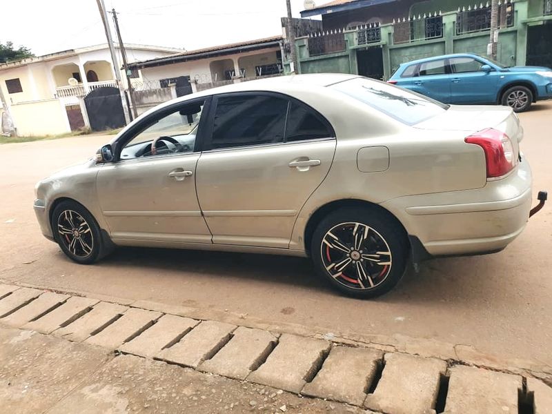 Toyota Avensis • 2008 • 100,000 km 2