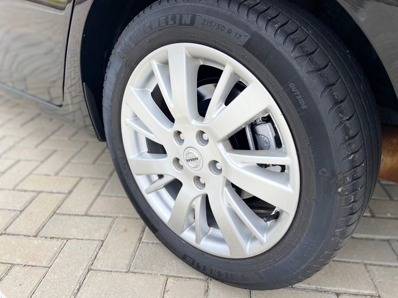 Nissan Sentra • 2015 • 95,000 km 5