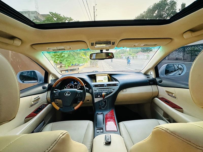 Lexus RX • 2011 • 88,000 km 2