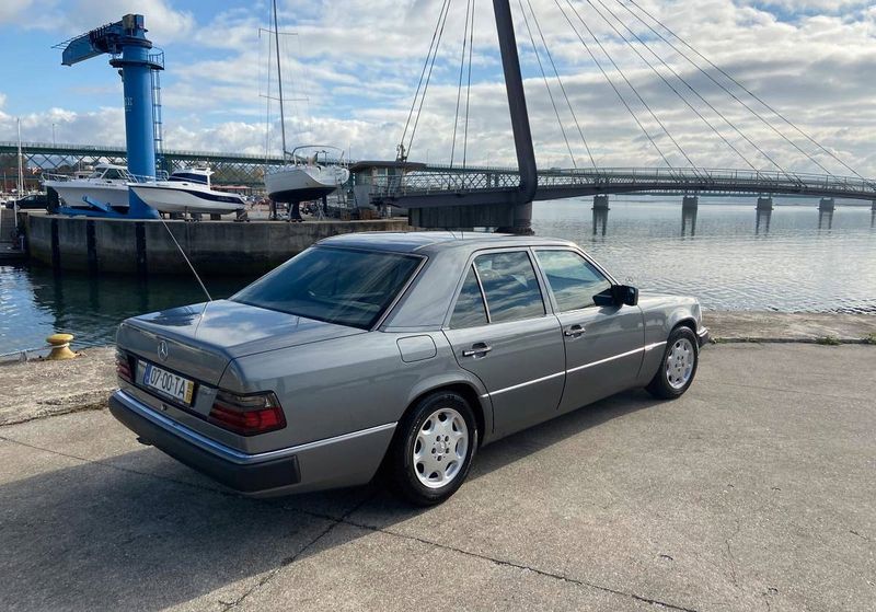 Mercedes-Benz E • 1990 • 170,000 km 8