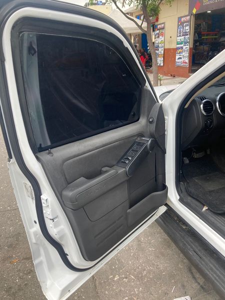Ford Explorer • 2011 • 223,000 km 3