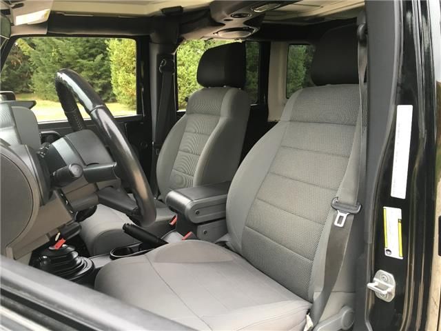 Jeep Wrangler • 2008 • 175,000 km 11