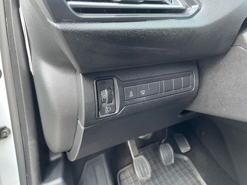Peugeot 308 • 2017 • 89,000 km 4