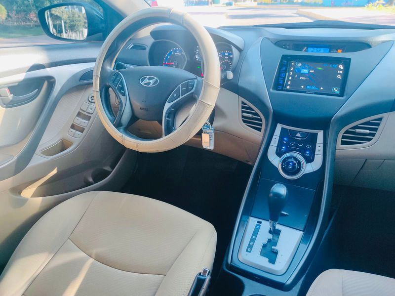 Hyundai Elantra • 2012 • 123,456 km 11