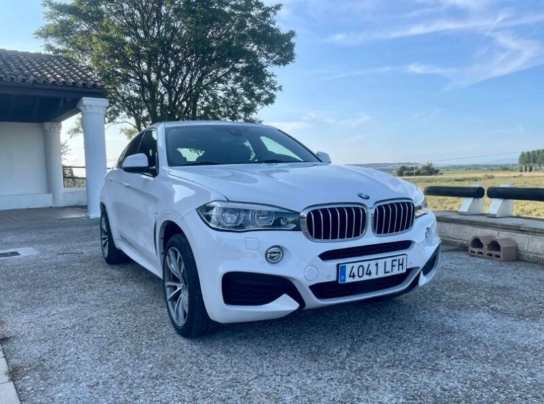 BMW X6 • 2015 • 106,000 km 1