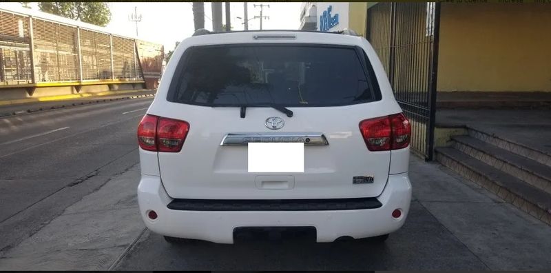 Toyota Sequoia • 2015 • 120,000 km 4