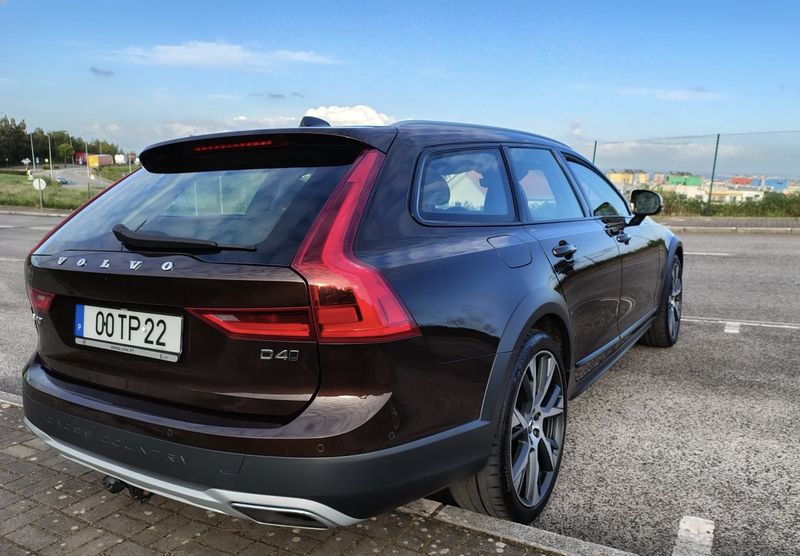 Volvo V90 Cross Country • 2017 • 105,000 km 2