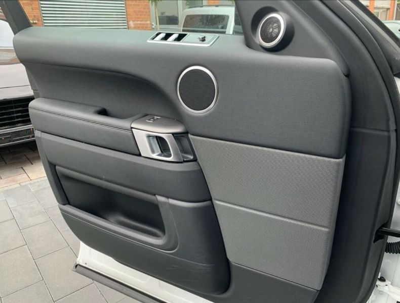 Land Rover Range Rover • 2020 • 40,000 km 10
