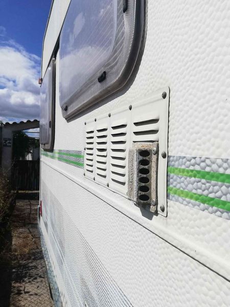 Toyota Hiace Van • 1992 • 98,000 km 2