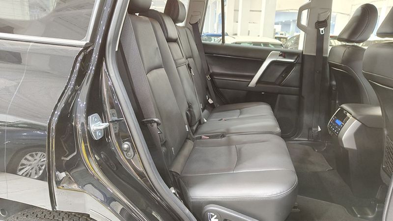 Toyota Land Cruiser • 2020 • 25,997 km 18