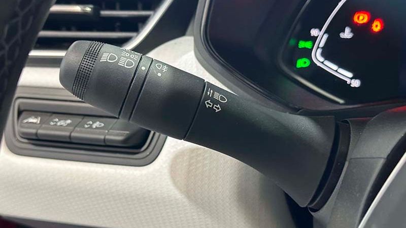 Renault Clio • 2023 • 5,750 km 10