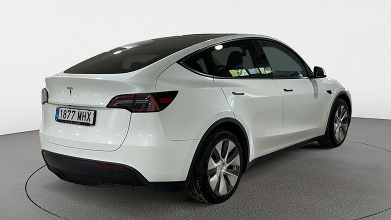 Tesla Model Y • 2023 • 9,294 km 5