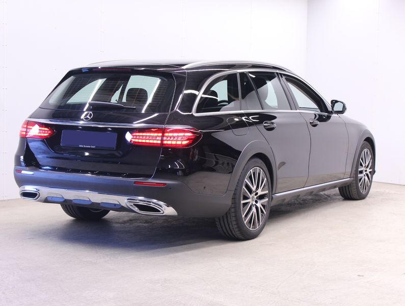 Mercedes-Benz E T • 2021 • 85,000 km 4