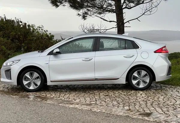 Hyundai Ioniq Electric • 2018 • 75,000 km 3